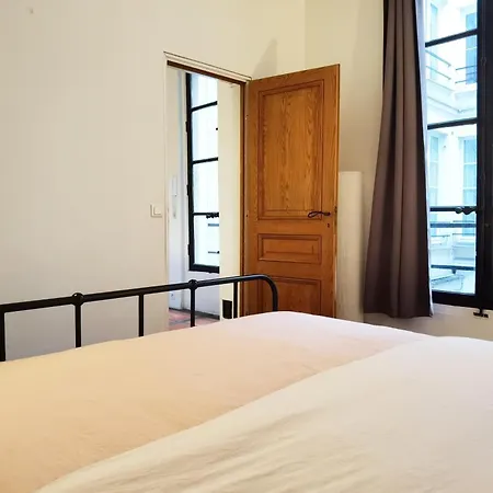 Apartment Le Marais Style With 3 Bdrs 3 Mns Republique N3-43 Paris