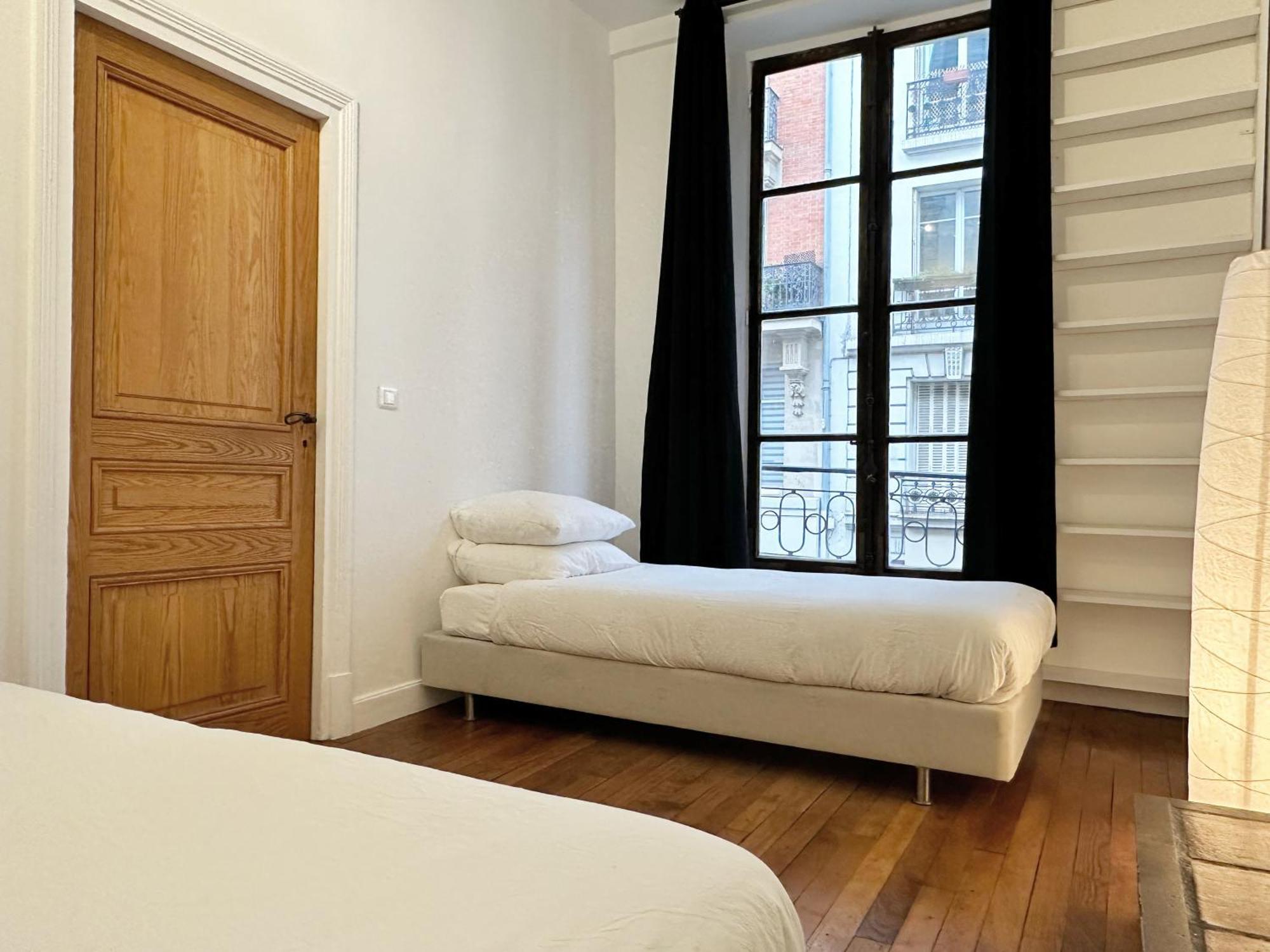 Apartment Le Marais Style With 3 Bdrs 3 Mns Republique N3-43 *